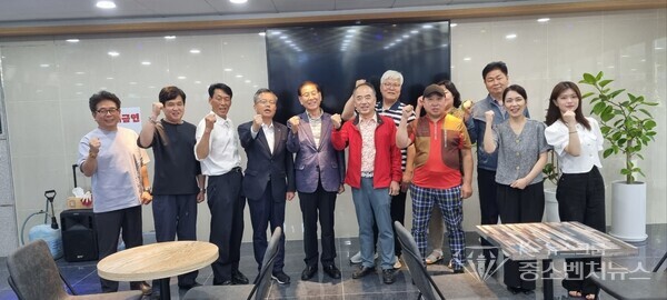 [세미나후 기념촬영]