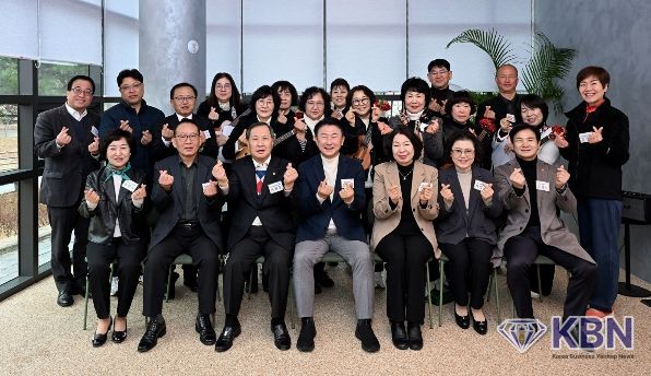 의정부시는 3월 18일 두물머리 카페 아르츠에서 송산권역의 주요 변화와 현안 사항을 공유하는 ‘송산권역 현장 티타임’을 개최했다.