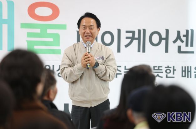 ‘구립가재울데이케어센터’ 준공식에서 이성헌 서대문구청장이 인사말을 하고 있다.